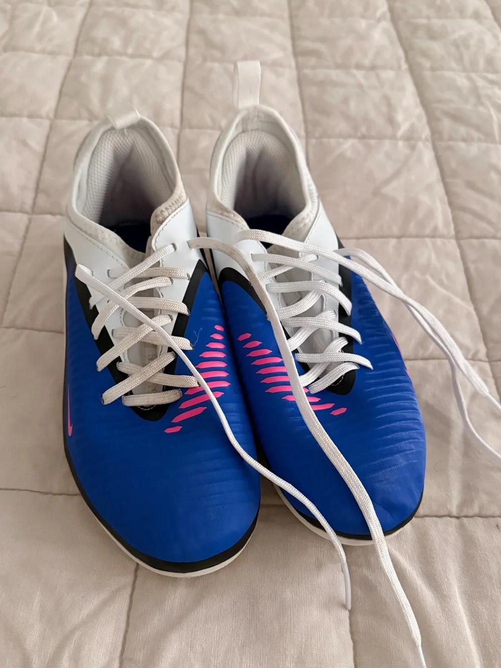 Nike - Size 4 - Junior Phantom 6 Low Academy Soccer Cleats Blue/White/Pink Blast